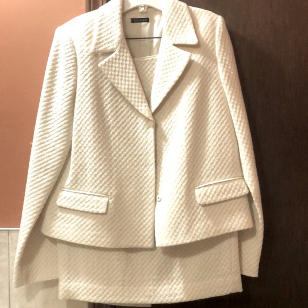 TAHARI White Skirt Suit/ Wool